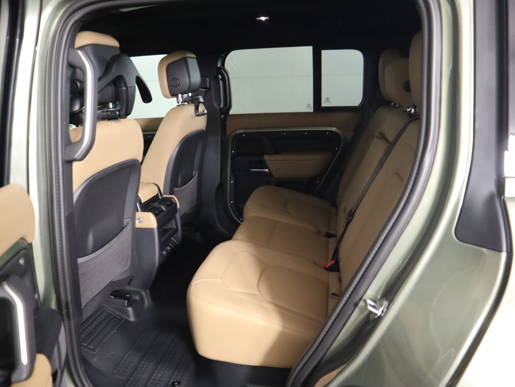 2025 Land Rover Defender 110 S photo 21