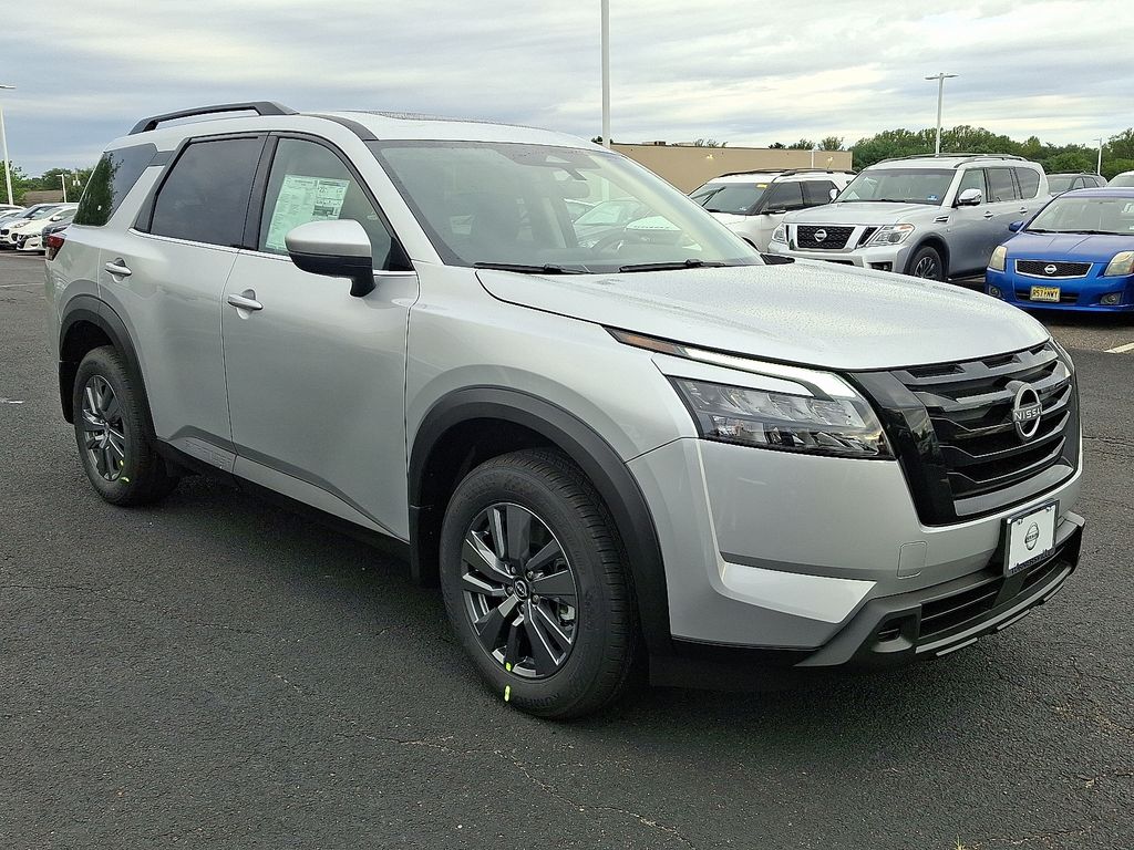 2025 Nissan Pathfinder SV photo 3