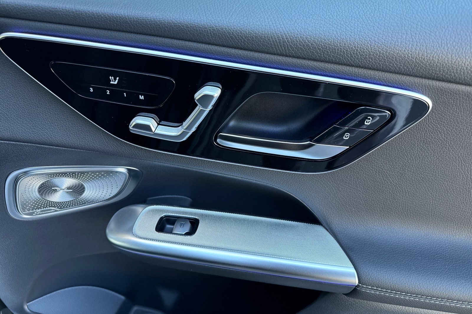 2026 Mercedes Benz GLC 300 photo 29