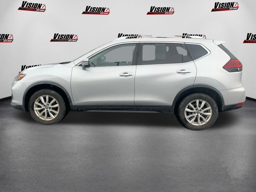 2019 Nissan Rogue SV photo 8