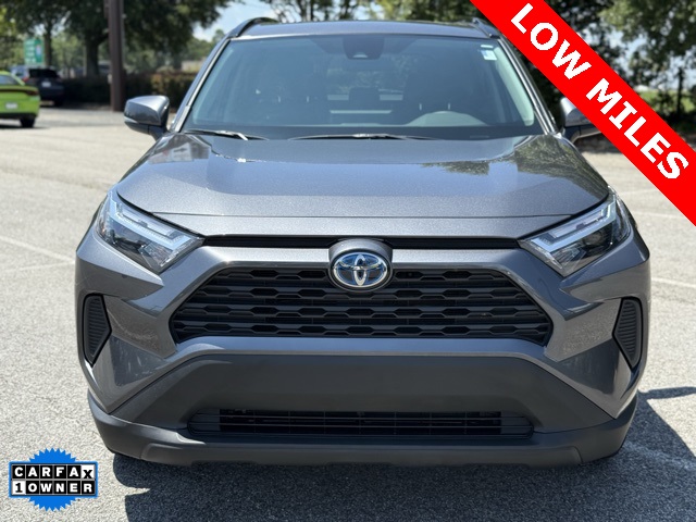 2022 Toyota RAV4 Hybrid XLE photo 2