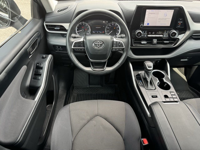 2024 Toyota Highlander LE photo 24