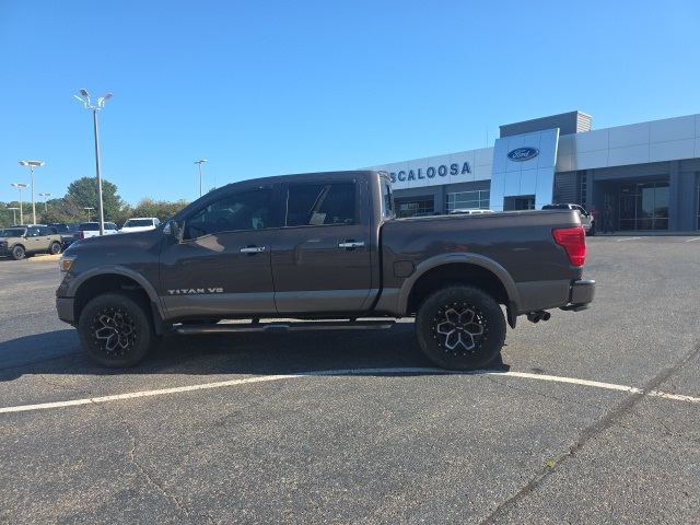 2018 Nissan Titan Platinum Reserve photo 4