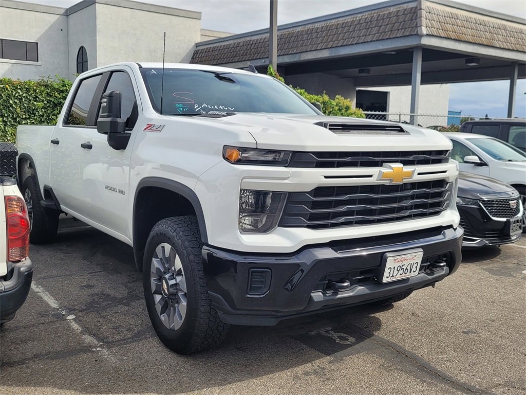 2024 Chevrolet Silverado 2500HD Custom photo 3
