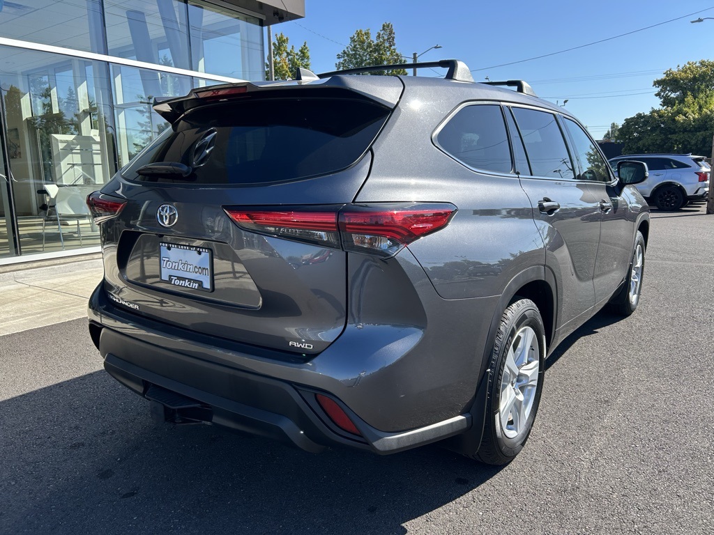 2022 Toyota Highlander L photo 6