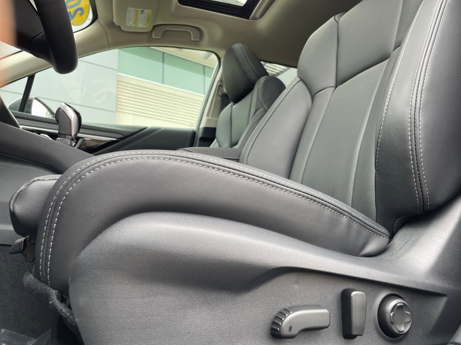 2025 Subaru Outback Touring photo 29