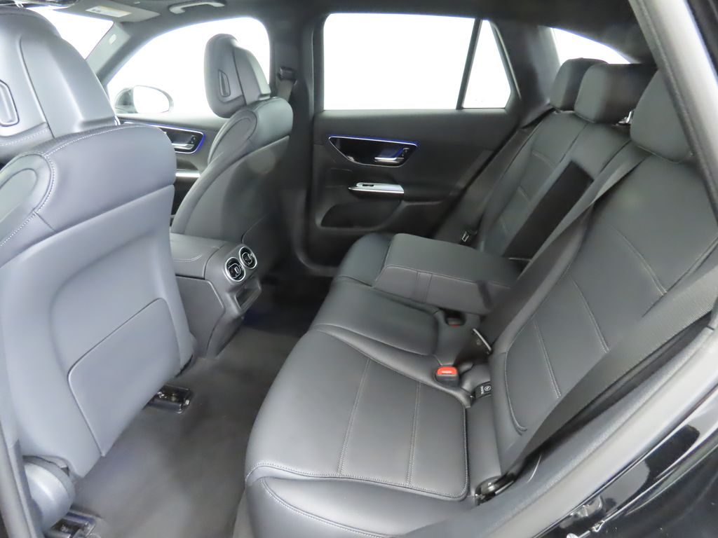 2025 Mercedes Benz GLC 300 photo 19