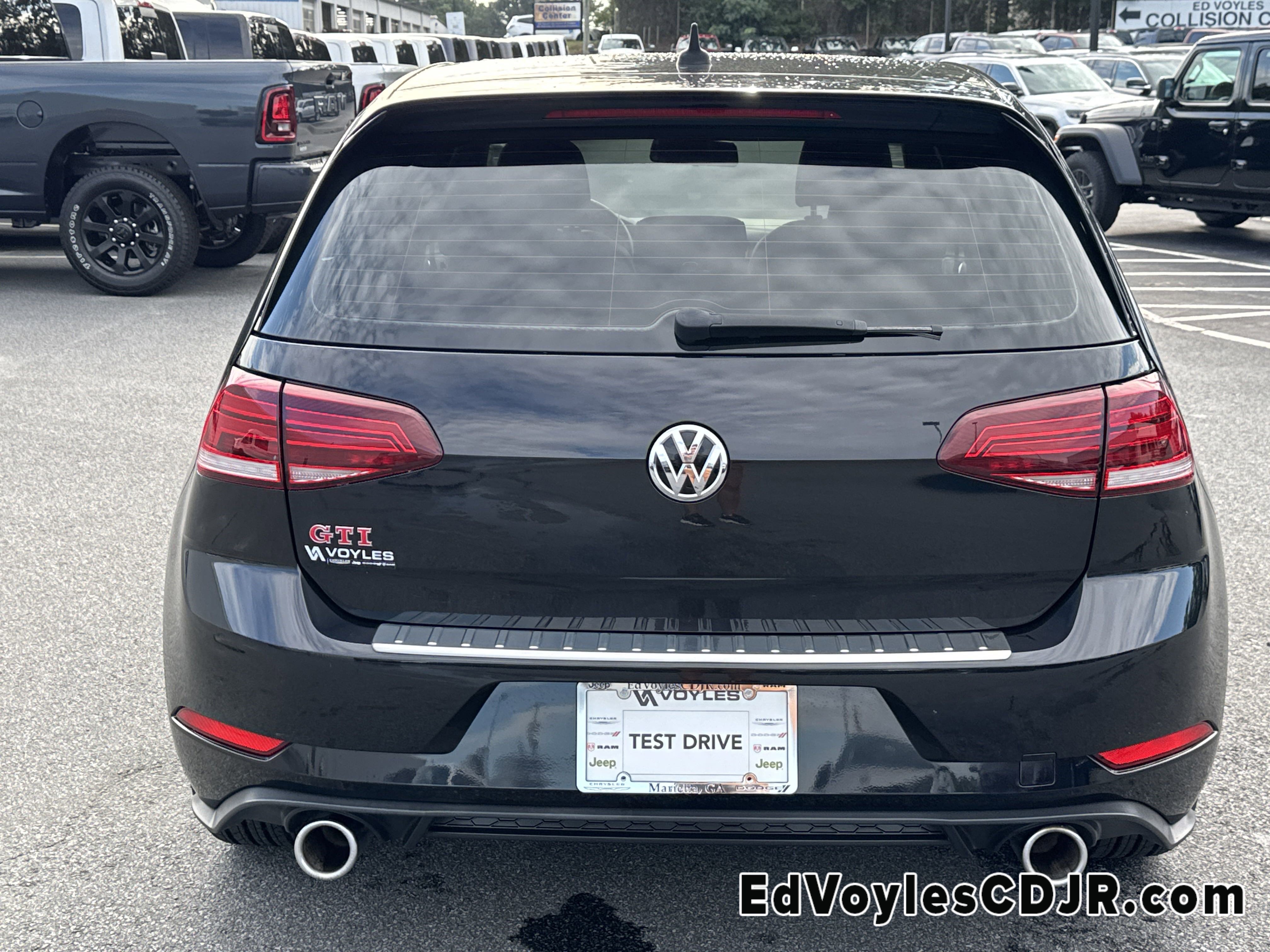 2019 Volkswagen Golf GTI SE photo 2