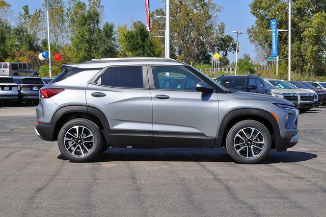 2026 Chevrolet Trailblazer LT photo 2