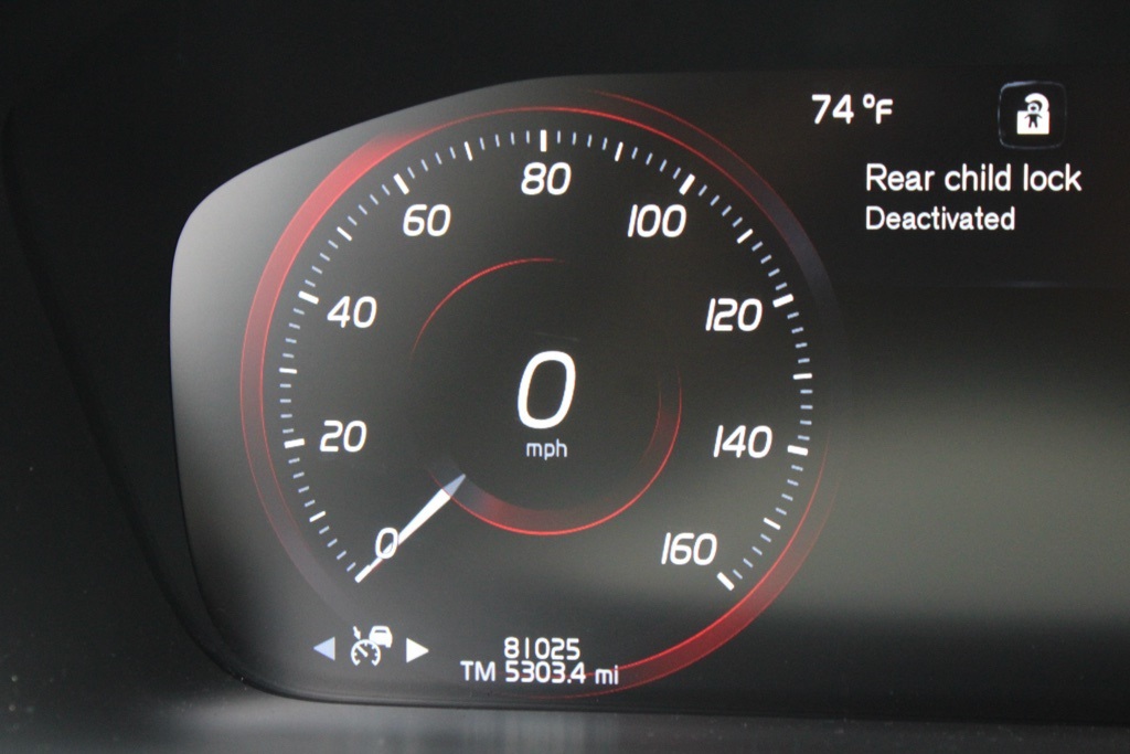 2020 Volvo XC90 T5 Momentum photo 12