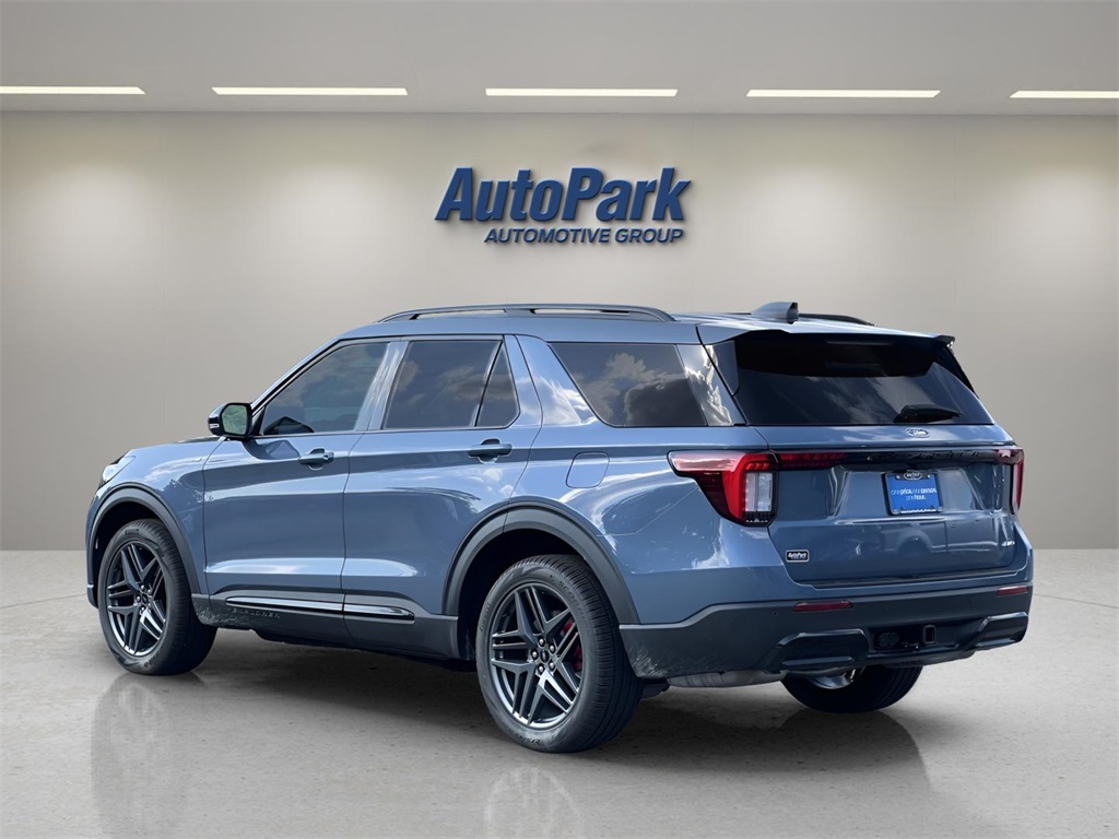 2025 Ford Explorer ST-Line photo 2