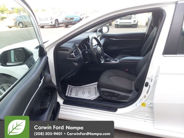 2021 Toyota Camry LE photo 9