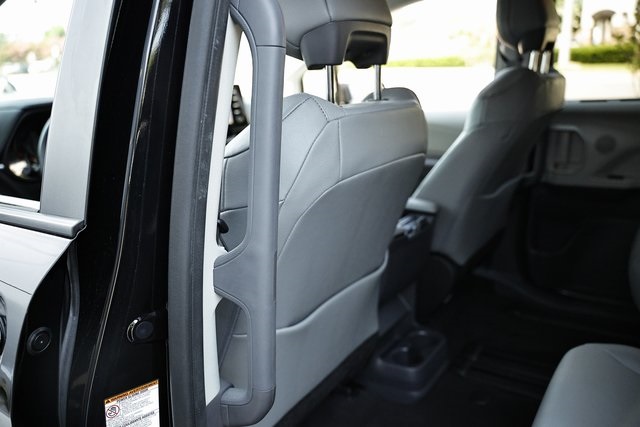 2024 Toyota Sienna XLE photo 23