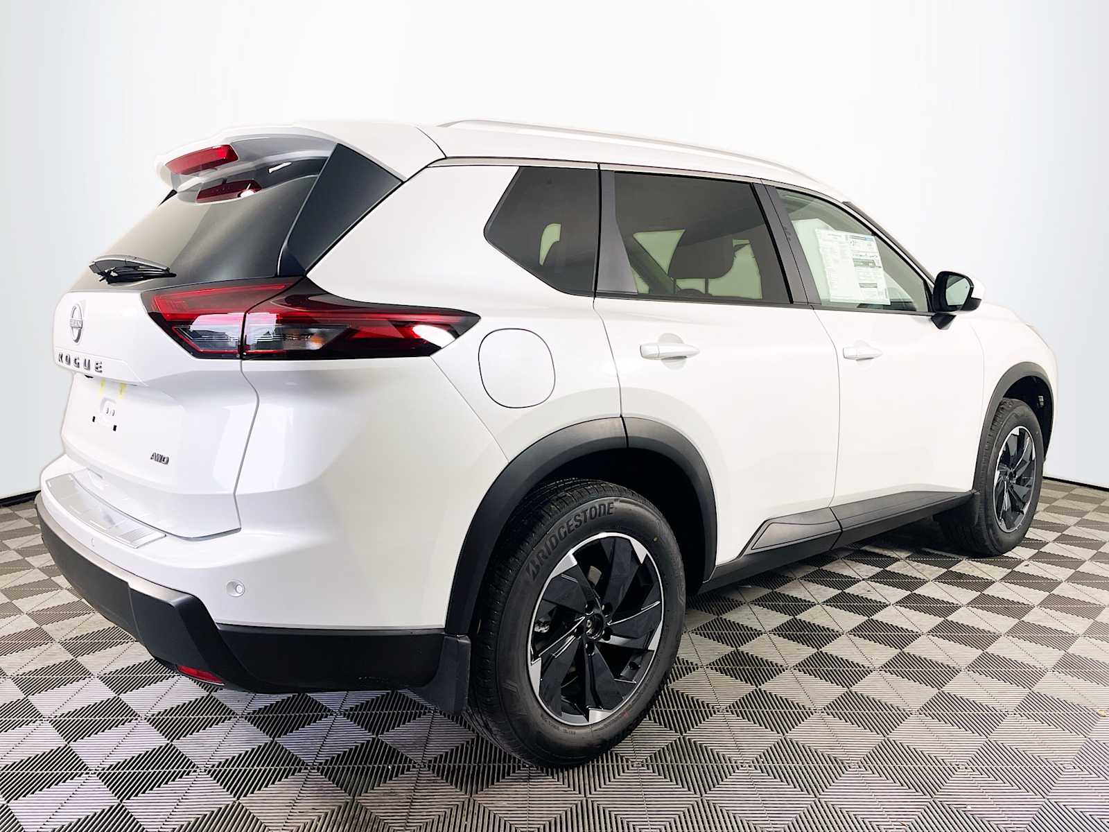 2026 Nissan Rogue SV photo 2