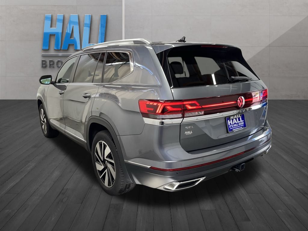 2024 Volkswagen Atlas SEL photo 2