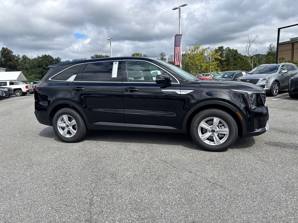 2026 Kia Sorento LX photo 2