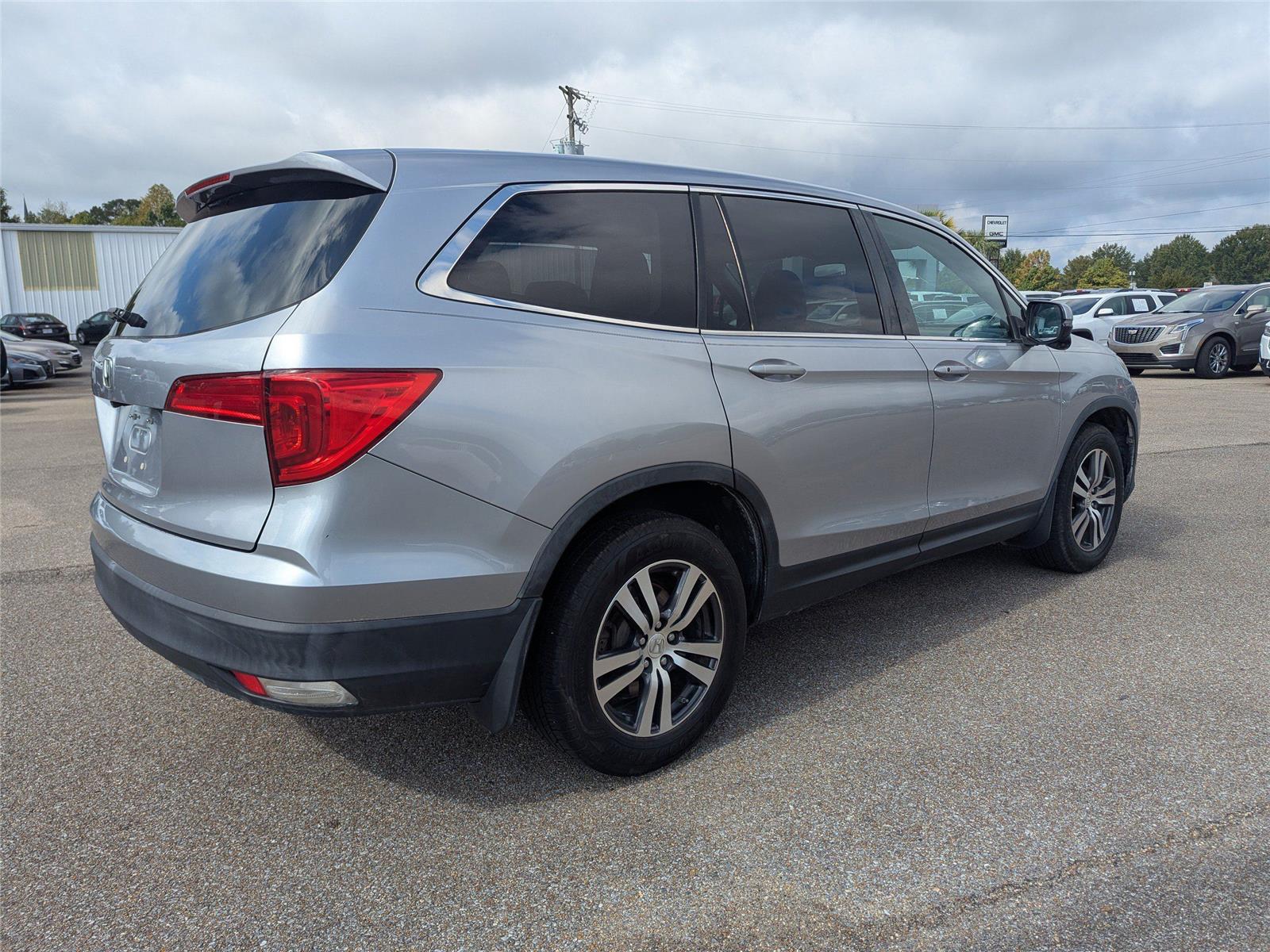 2017 Honda Pilot EX-L photo 4