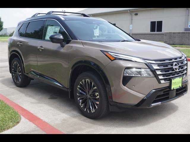 2025 Nissan Rogue Platinum's photo