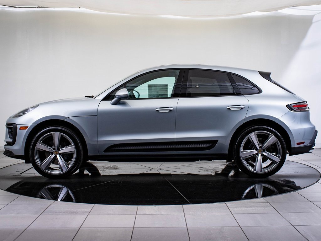 2025 Porsche Macan T photo 2