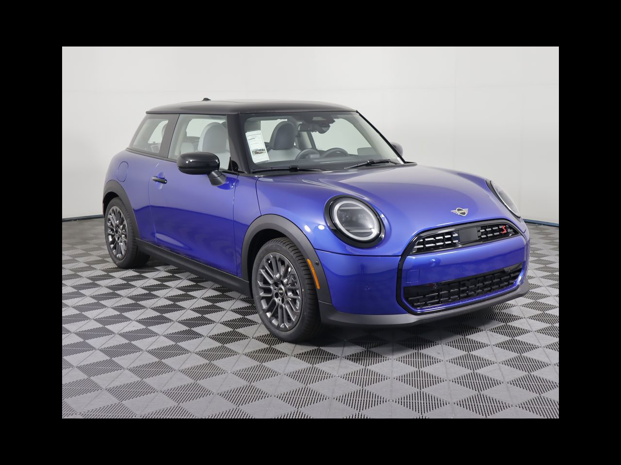 2025 Mini Cooper 2 Door Hardtop Signature photo 3