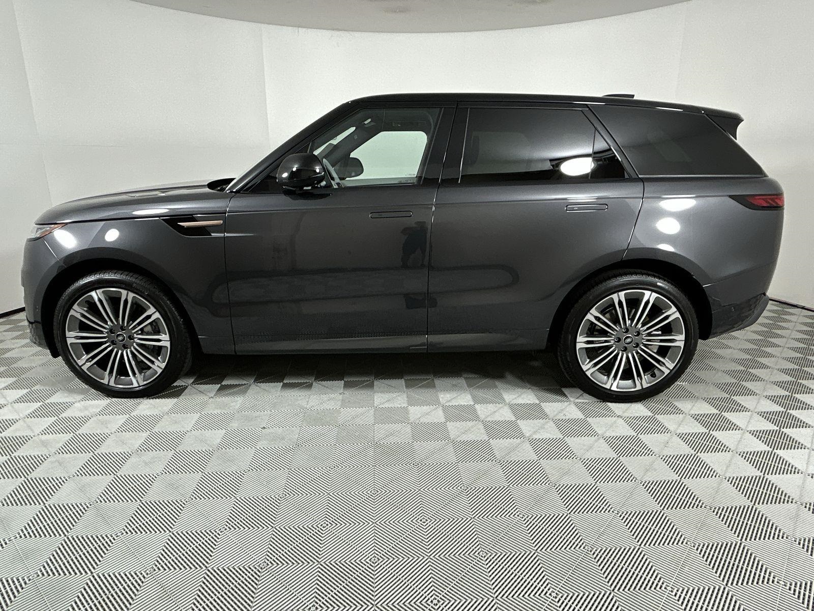 2025 Land Rover Range Rover Sport SE photo 2