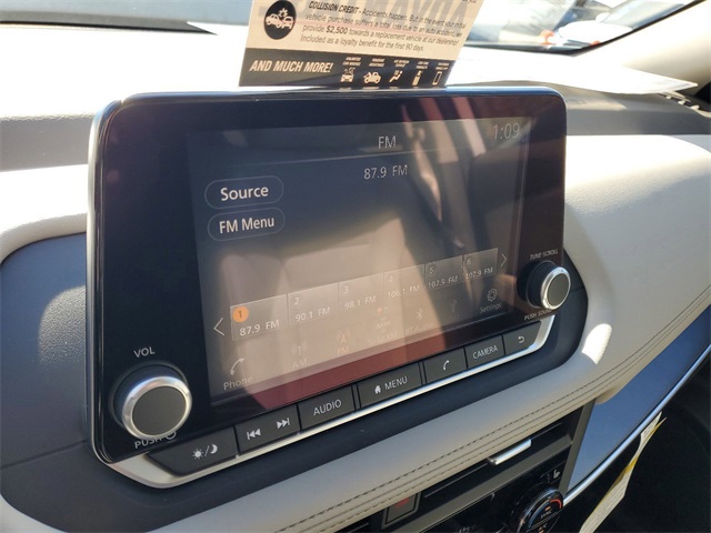 2025 Nissan Rogue SV photo 7