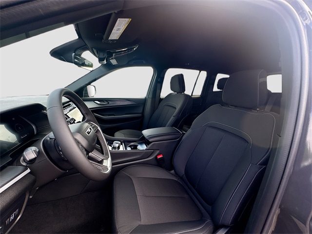 2025 Jeep Grand Cherokee Laredo photo 17