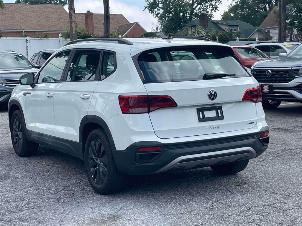 2022 Volkswagen Taos S photo 2