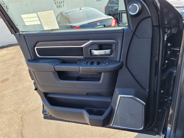 2025 Ram 2500 Laramie photo 8