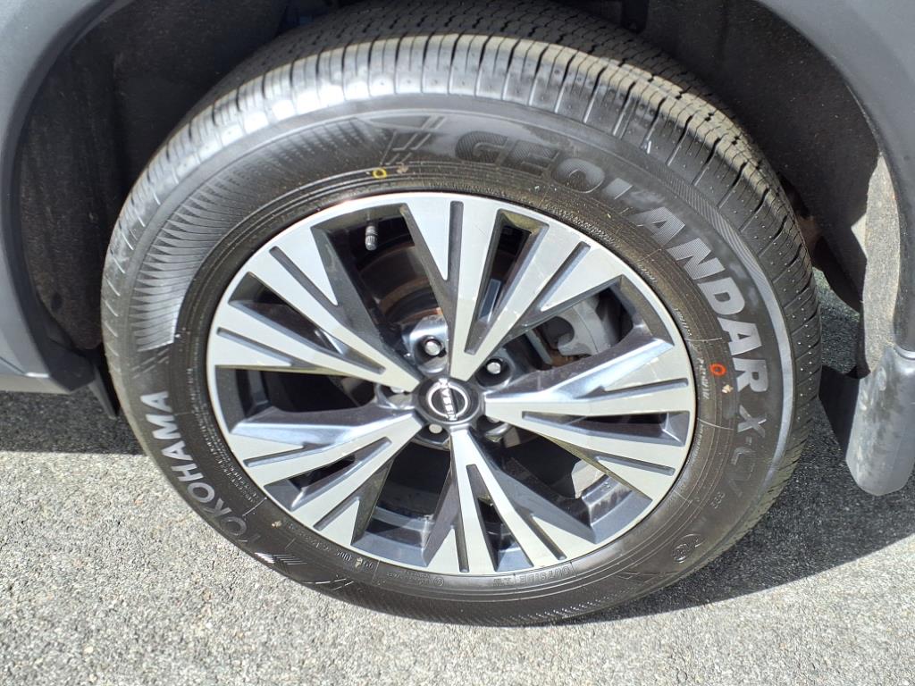 2022 Nissan Rogue SV photo 9