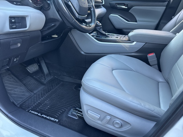 2020 Toyota Highlander XLE photo 22