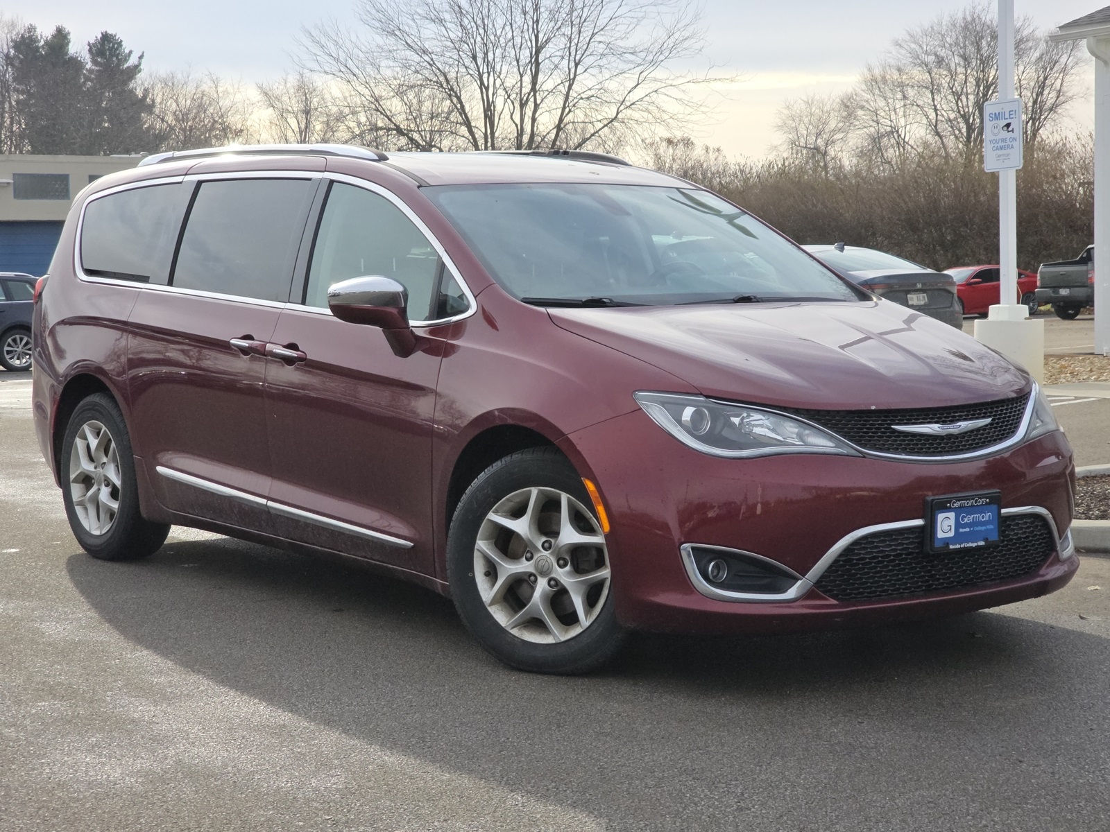 2020 Chrysler Pacifica Limited's photo