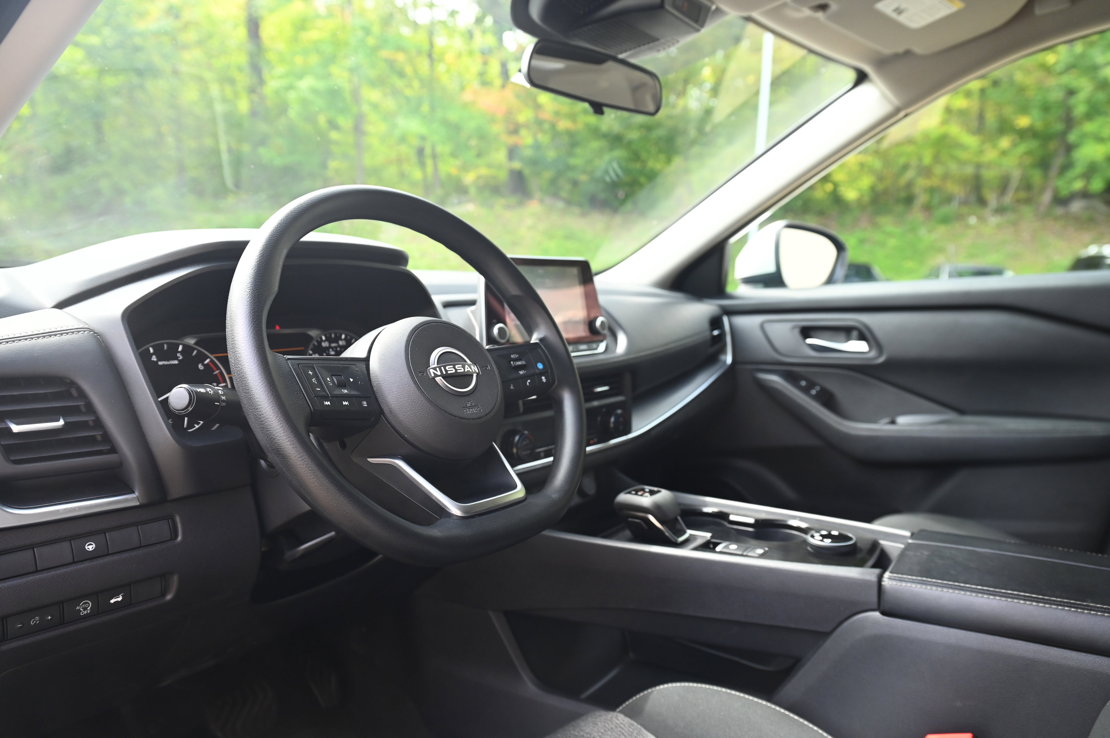 2024 Nissan Rogue SV photo 10