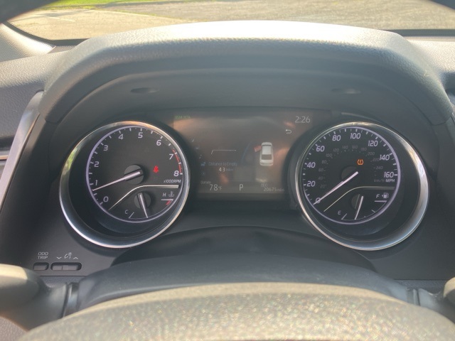 2020 Toyota Camry XLE photo 21