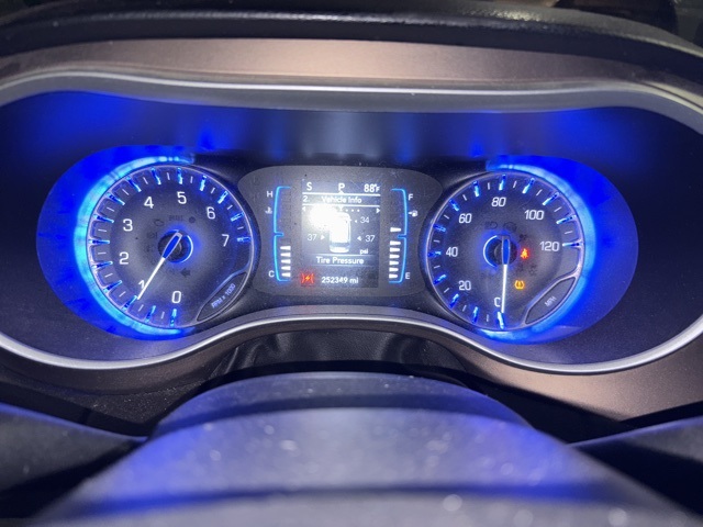 2017 Chrysler Pacifica Touring photo 10
