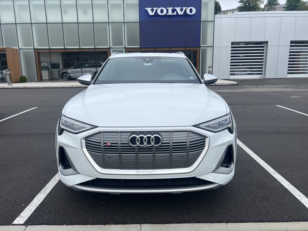 2022 Audi e-tron S Premium Plus's photo