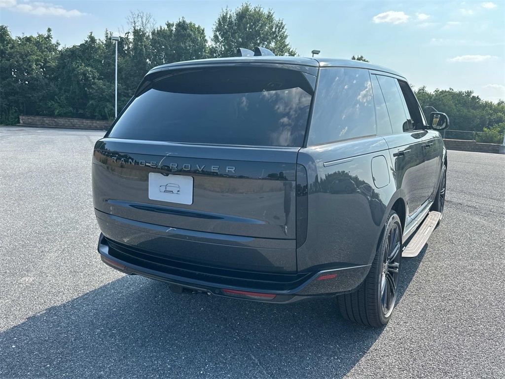 2025 Land Rover Range Rover SE photo 14