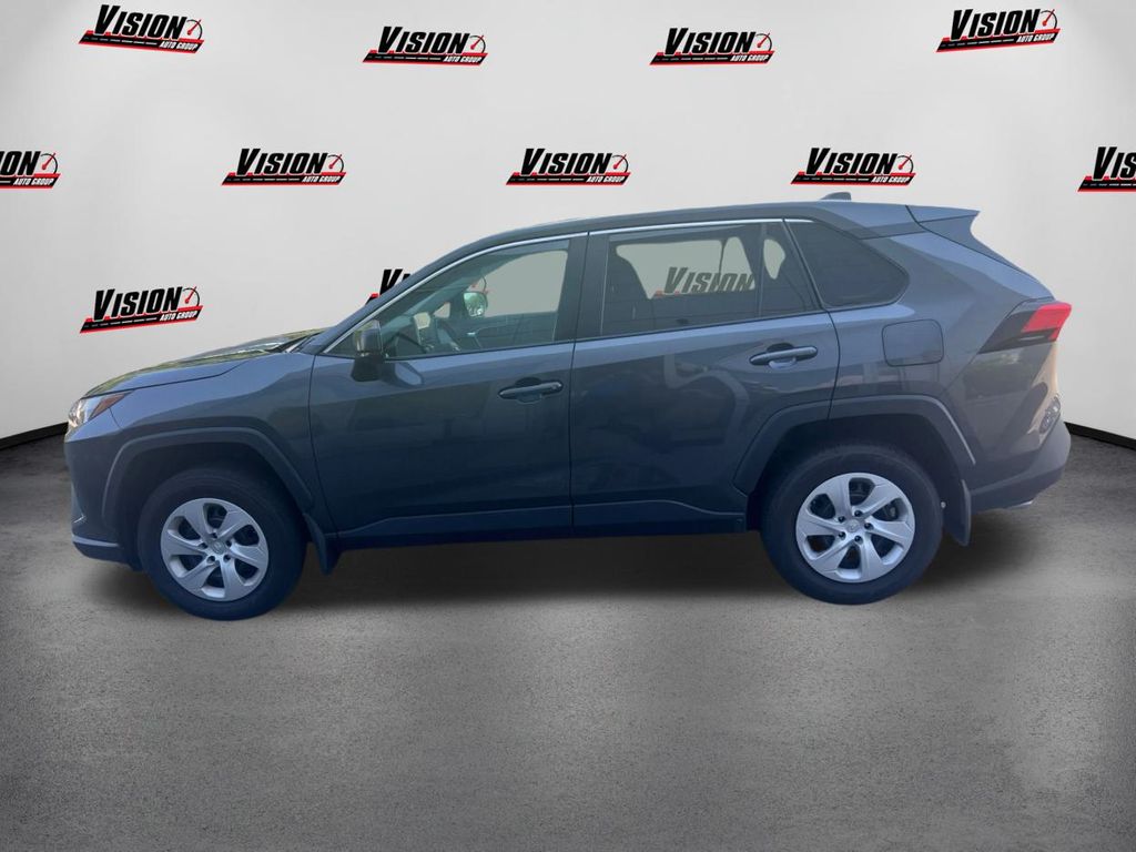 2024 Toyota RAV4 LE photo 8