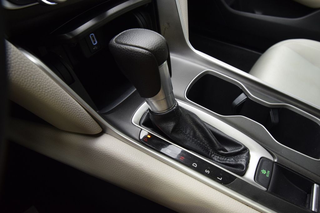 2018 Honda Accord LX photo 16