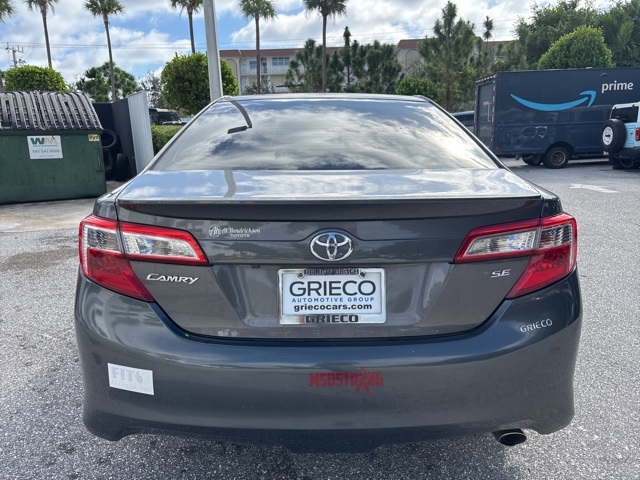 2014 Toyota Camry SE photo 4