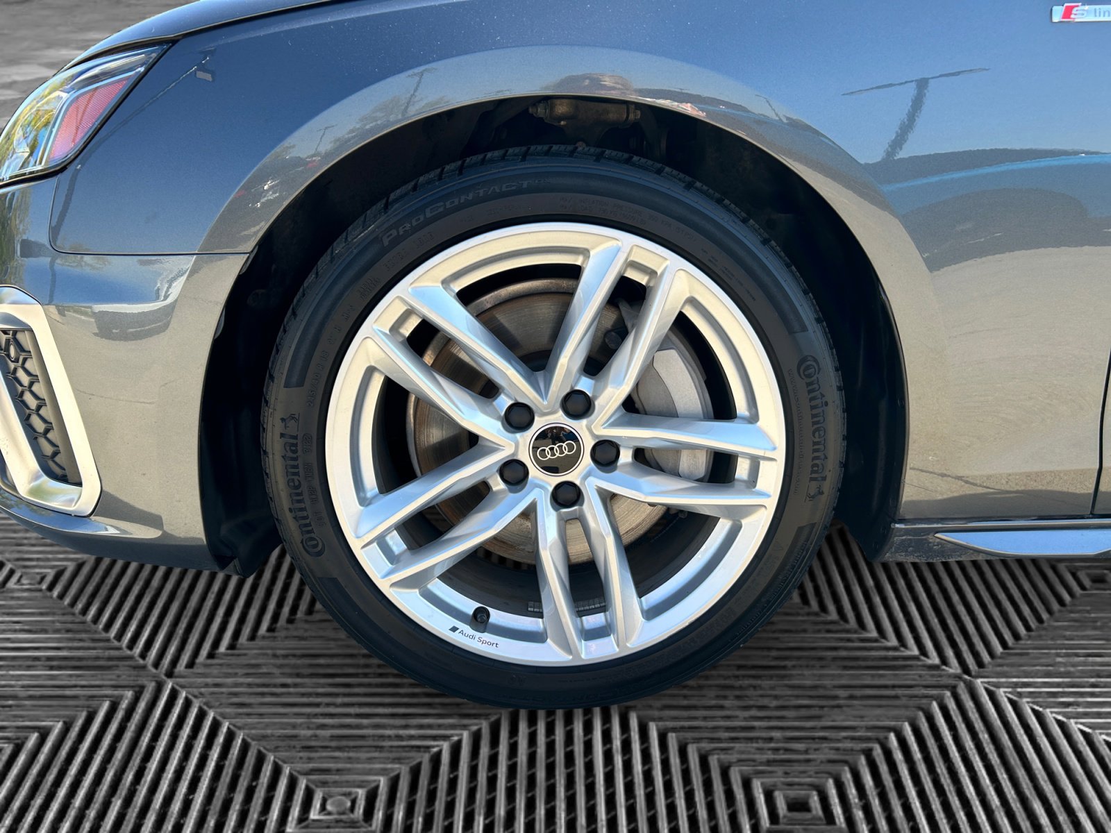 2023 Audi A4 S line Premium Plus 45 TFSI Quattro photo 14