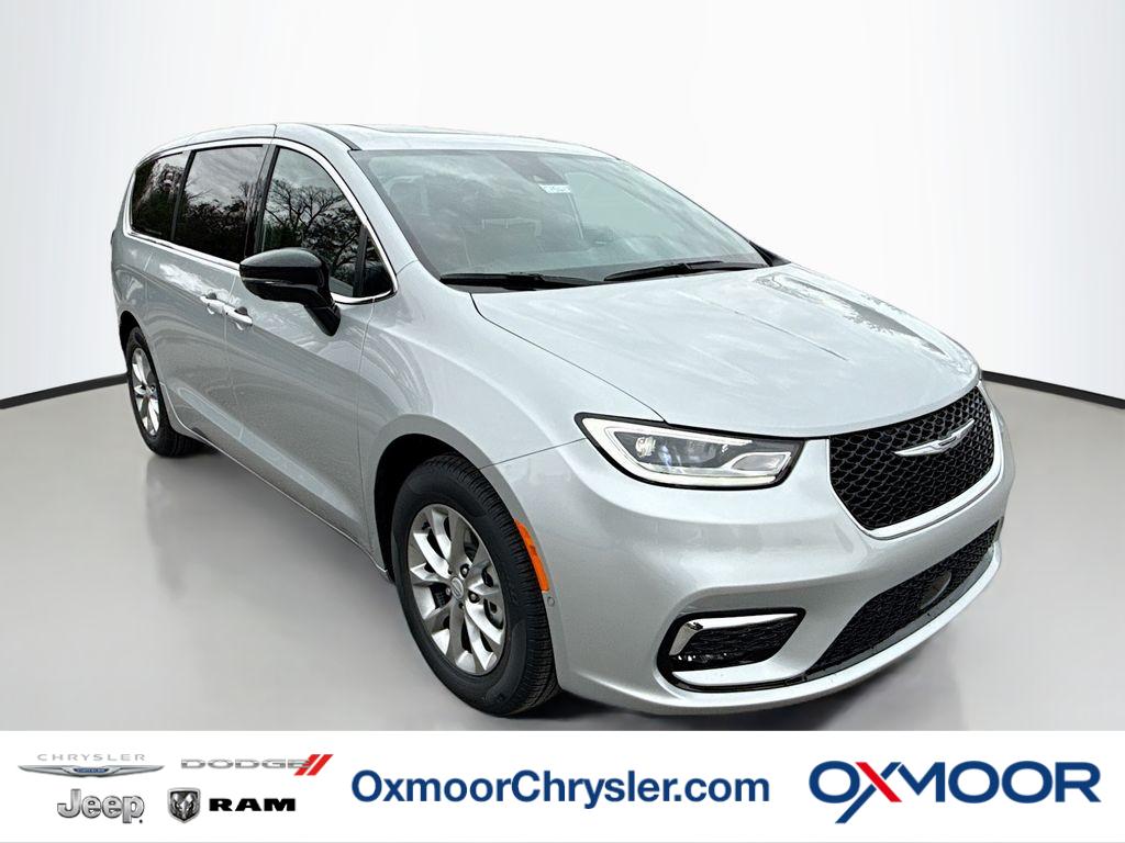 2026 Chrysler Pacifica Limited's photo