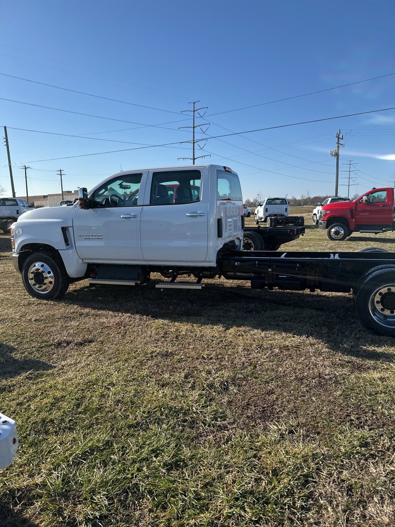 2024 Chevrolet Silverado 5500HD Work Truck photo 2
