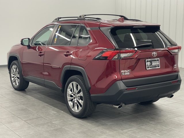 2022 Toyota RAV4 XLE Premium photo 3