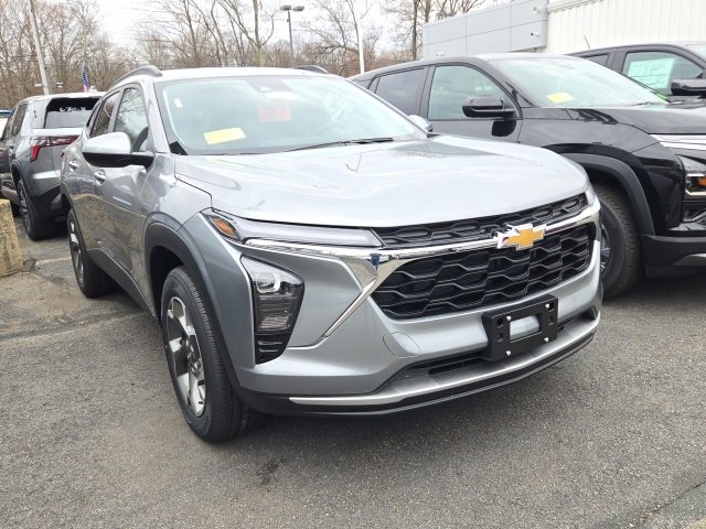 2026 Chevrolet Trax LT photo 2