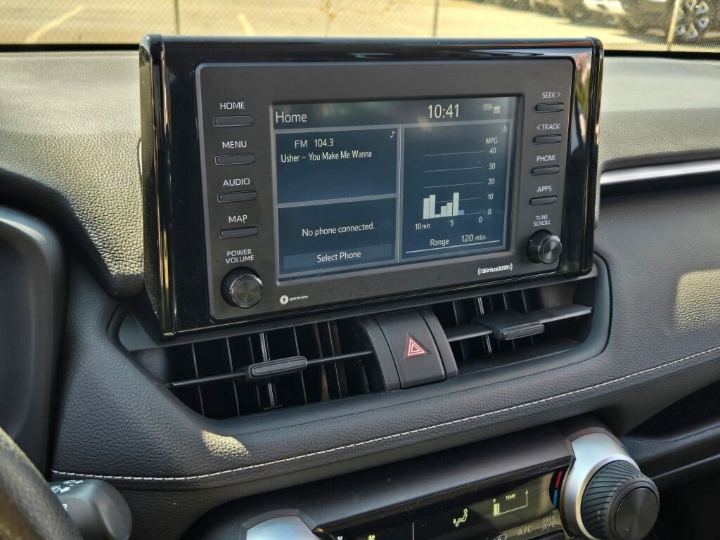 2022 Toyota RAV4 LE photo 20