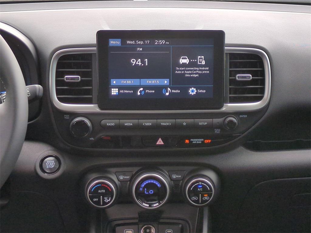 2025 Hyundai Venue SEL photo 17