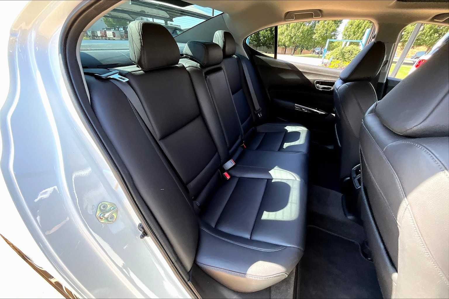 2018 Acura TLX photo 17