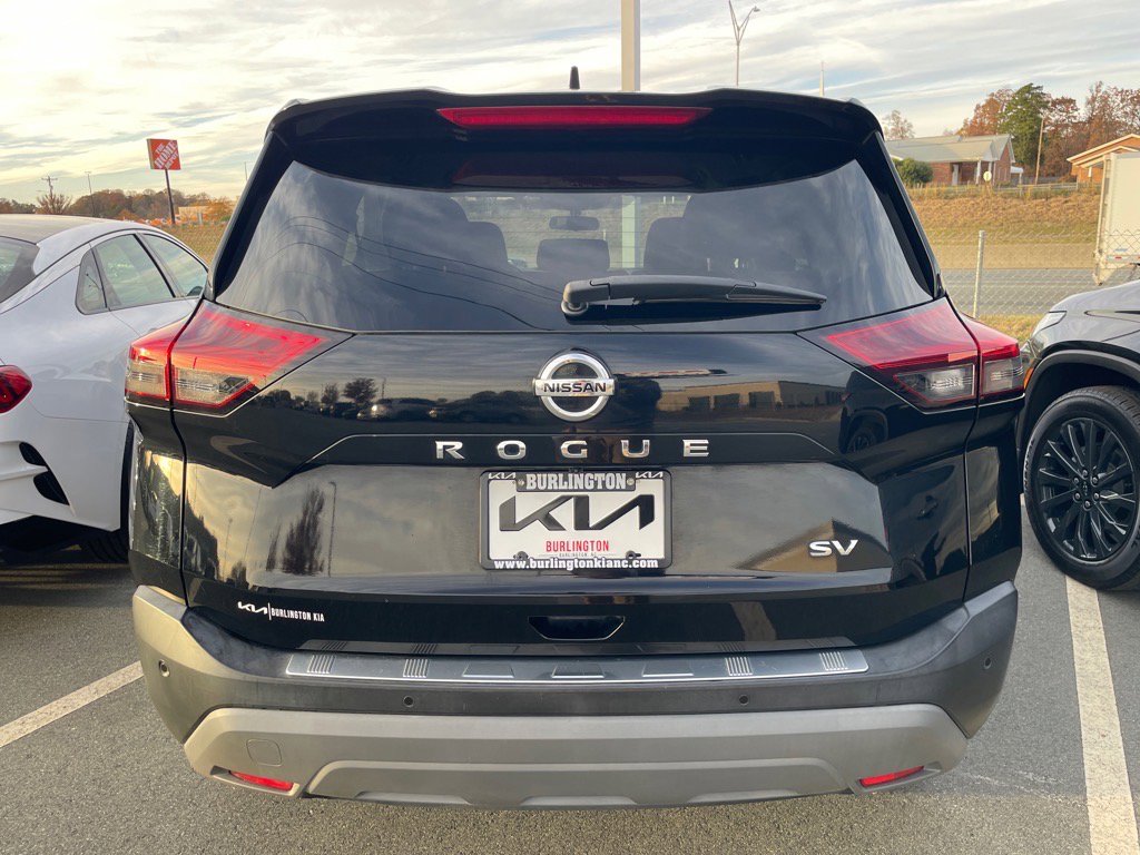 2021 Nissan Rogue SV photo 2