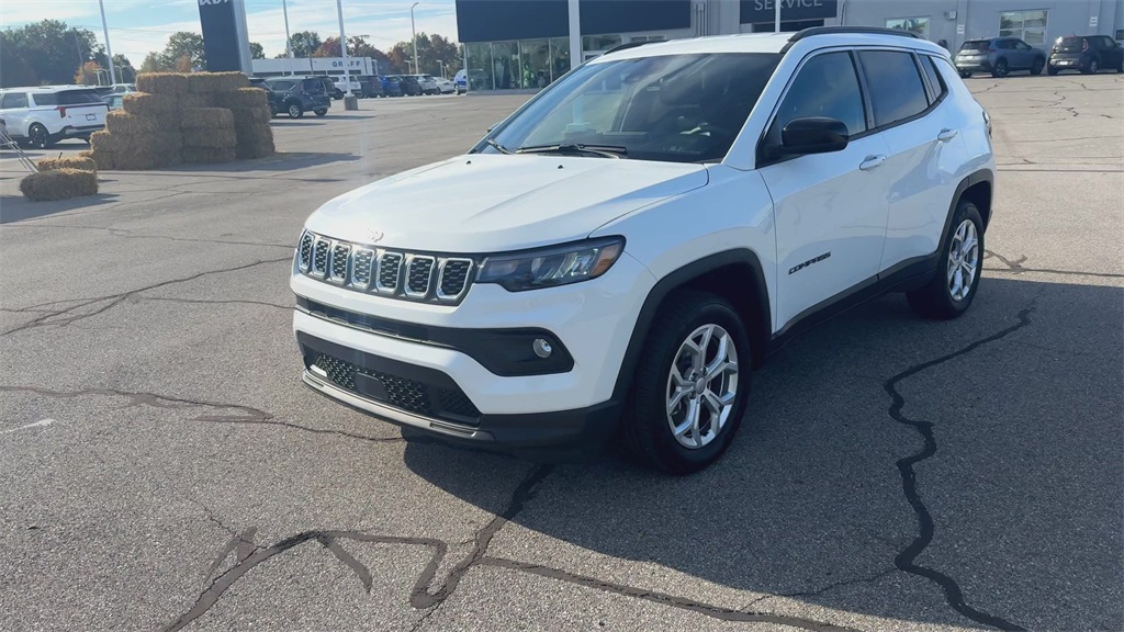 2024 Jeep Compass Latitude photo 3